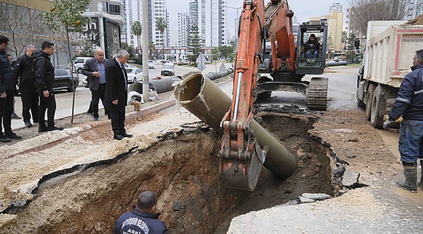 Hilmi Kürklü Bulvarı’nda 2 km’lik su hattı yenilendi