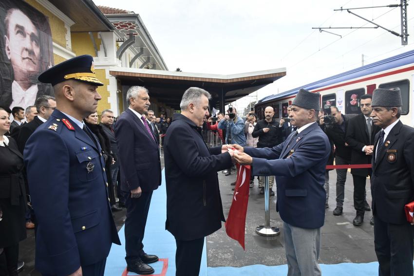 Atatürk’ün Adana’ya gelişi törenlerle kutlandı