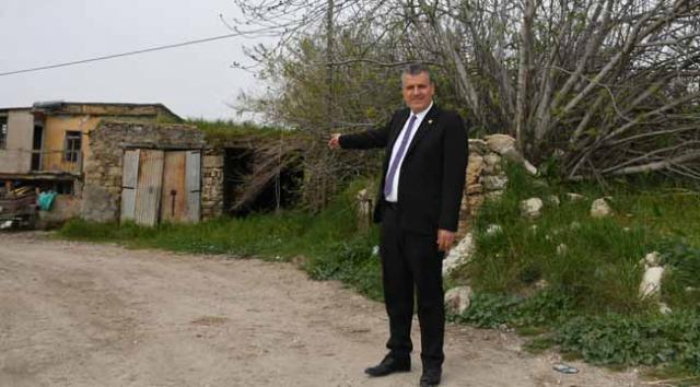Köylüler köyden kaçıyor