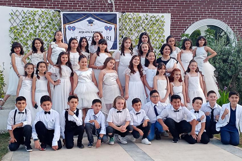 4-F sınıfının mezuniyet coşkusu