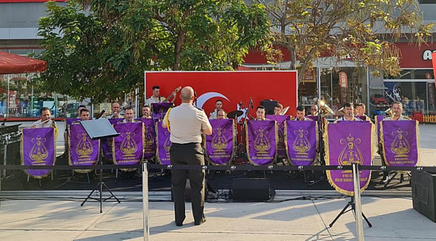 M1 Adana'da Gaziler Günü Konseri