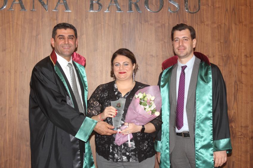 Baroya emek verenlere teşekkür plaketi