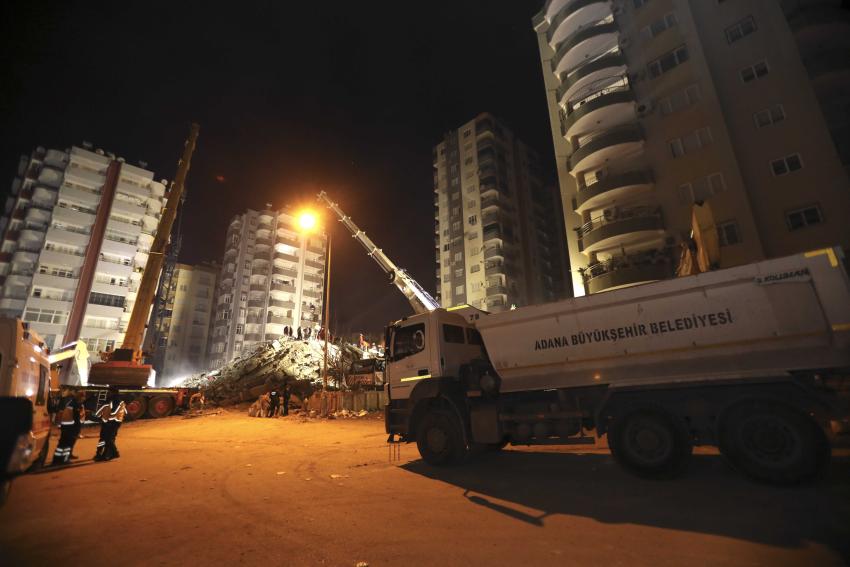 Büyükşehir, Hatay'daki depremzedelerin yardımına koştu