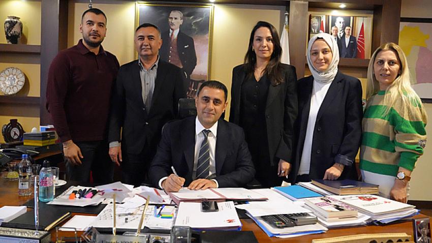 Kozay, başkanlar sözleşmesini imzaladı