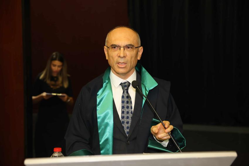 Tıp öğrencileri beyaz önlüklerini giydiler