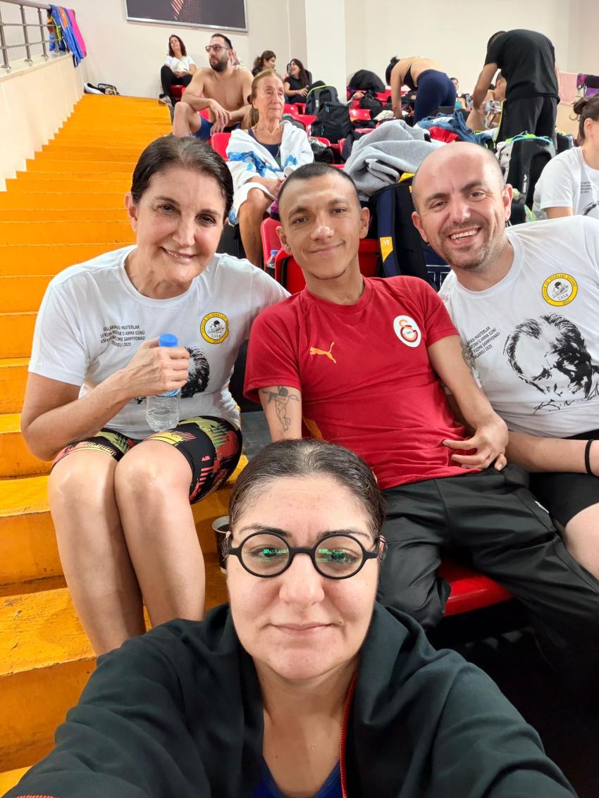 Master yüzücüler Atatürk için kulaç attılar