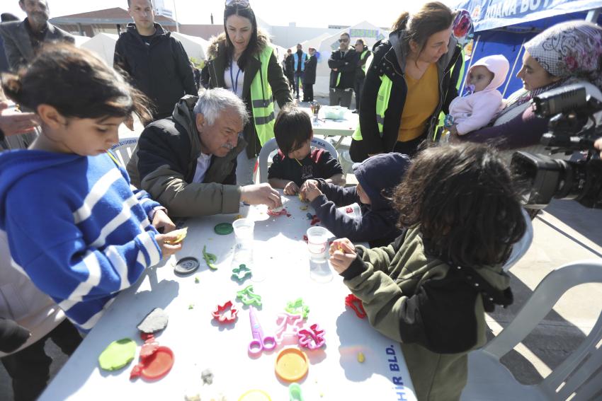 Büyükşehir Belediyesi depremzedeler için seferber oldu