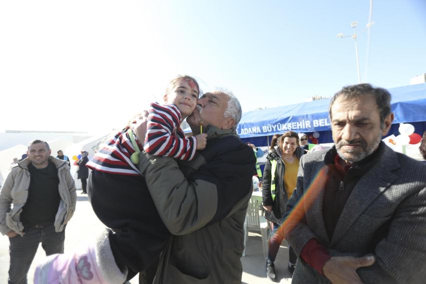 Büyükşehir Belediyesi depremzedeler için seferber oldu
