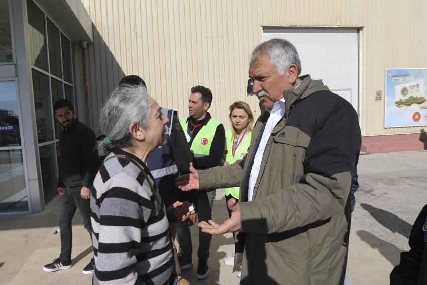 Büyükşehir Belediyesi depremzedeler için seferber oldu