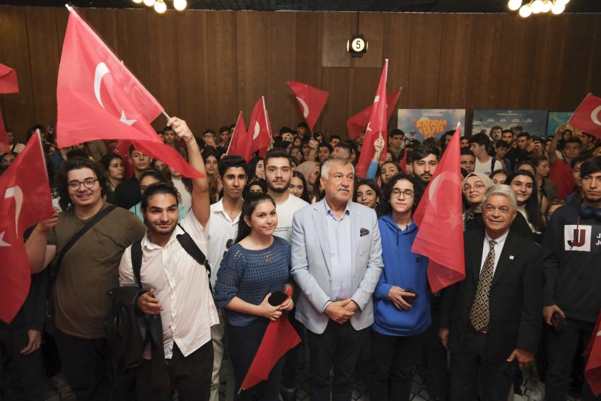 1000 genç Atatürk filmini izledi
