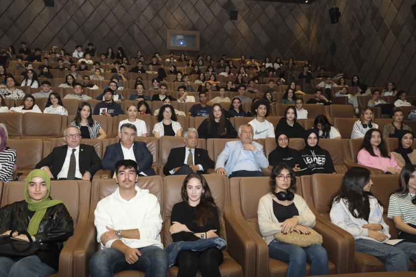 1000 genç Atatürk filmini izledi