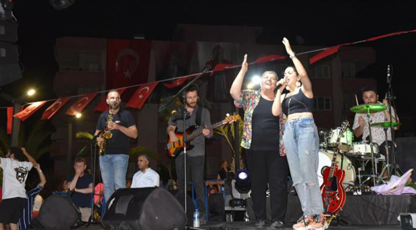 Ceyhanlılar gönüllerince eğlendi