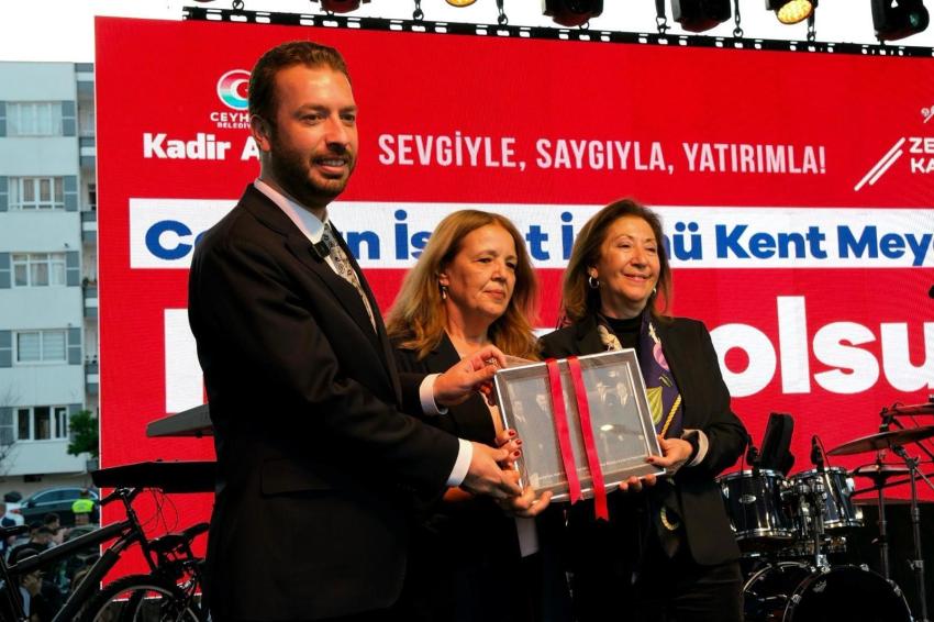 Ceyhan İsmet İnönü Kent Meydanı açıldı