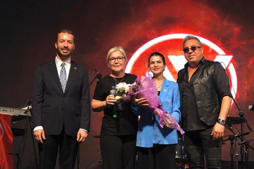 Ceyhan İsmet İnönü Kent Meydanı açıldı
