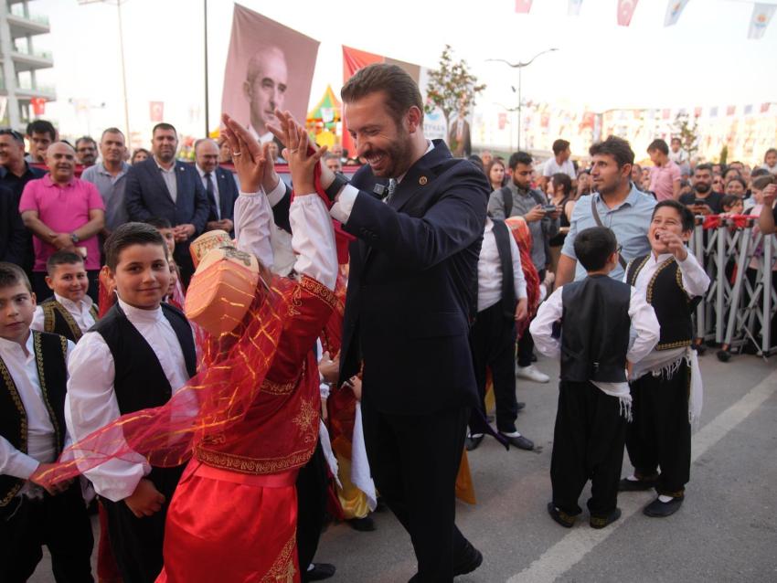 Ceyhan İsmet İnönü Kent Meydanı açıldı
