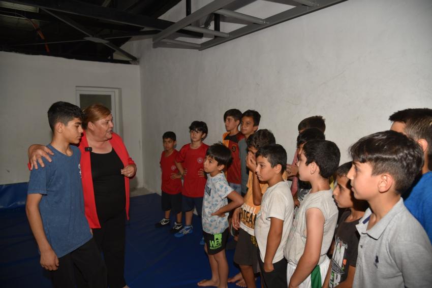 Ceyhanlı güreşçiler yeni başarılara yelken açıyor