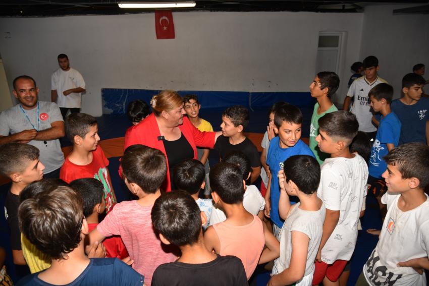 Ceyhanlı güreşçiler yeni başarılara yelken açıyor