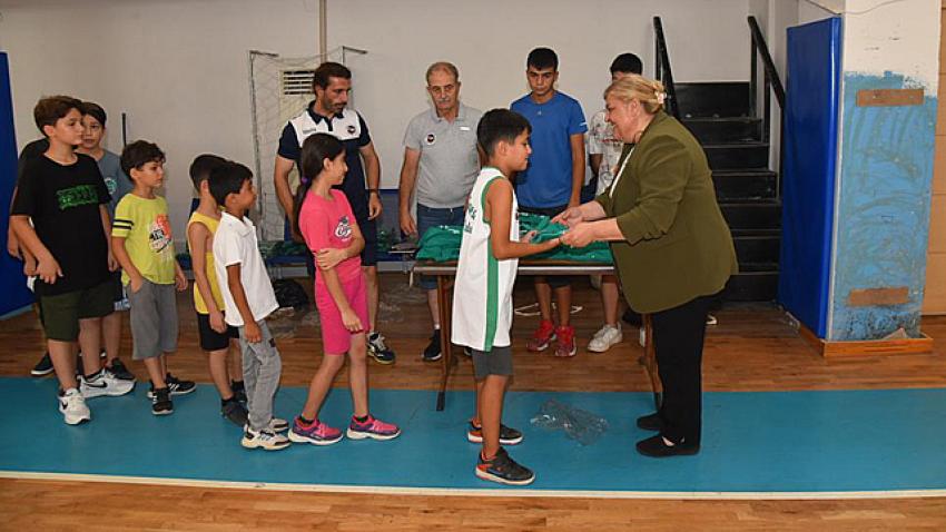 Formalar belediyeden başarı çocuklardan