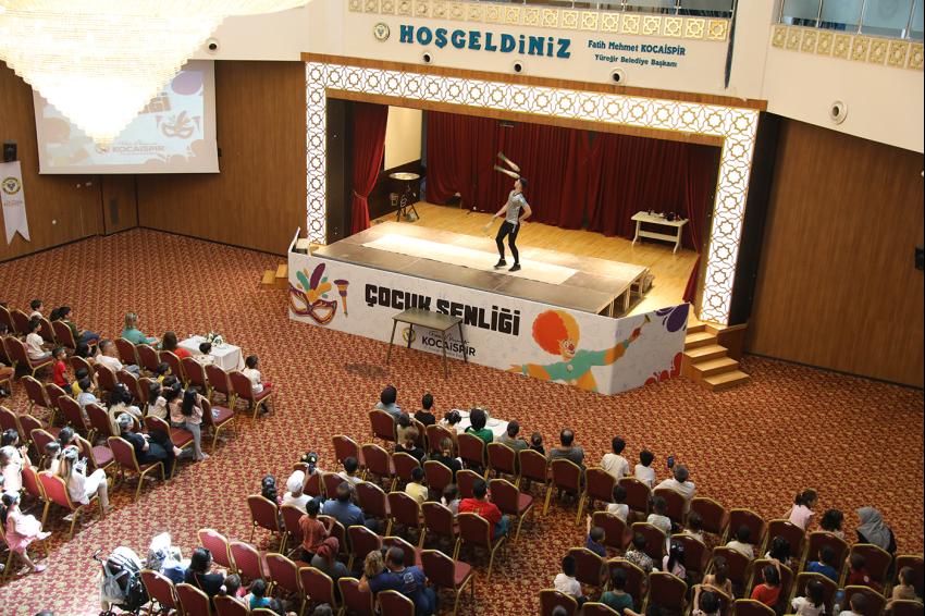 Çocuklar gönüllerince eğlendi