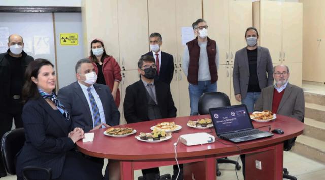 Rektör Prof. Dr. Tuncel, araştırmacıları ziyaret etti