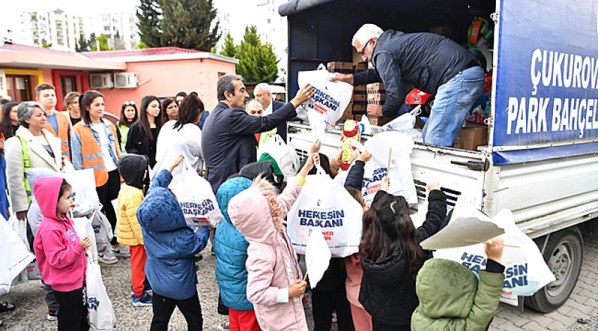 Depremzede arkadaşlarına oyuncak gönderdiler