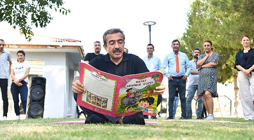 Başkan Çetin çocuklara kitap okudu