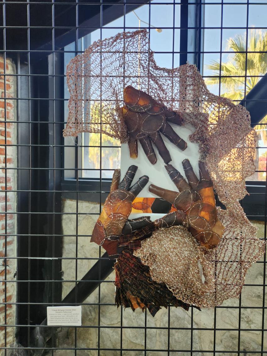 ÇÜ'den seramik ve tekstil sergisi