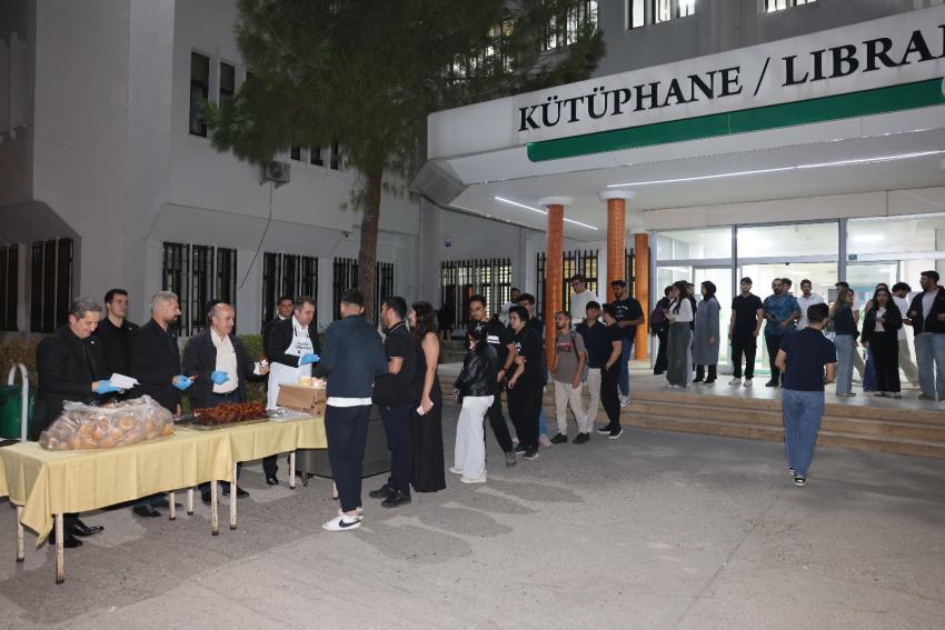 Kütüphane 24 saat açık