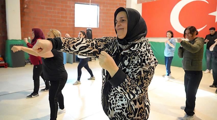 Çukurovalı kadınlar yakın savunmayı öğreniyor
