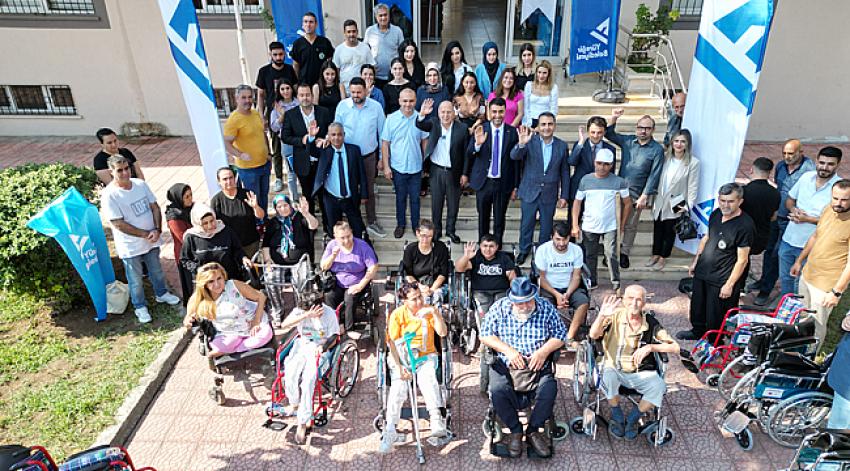 Engellilere medikal malzeme dağıtıldı
