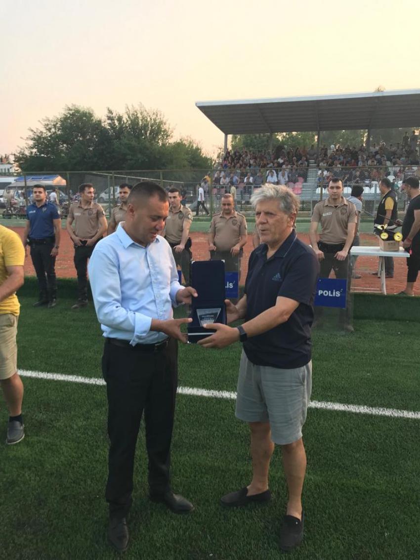 Dostlar Masterlar Derneği’nden futbol resitali