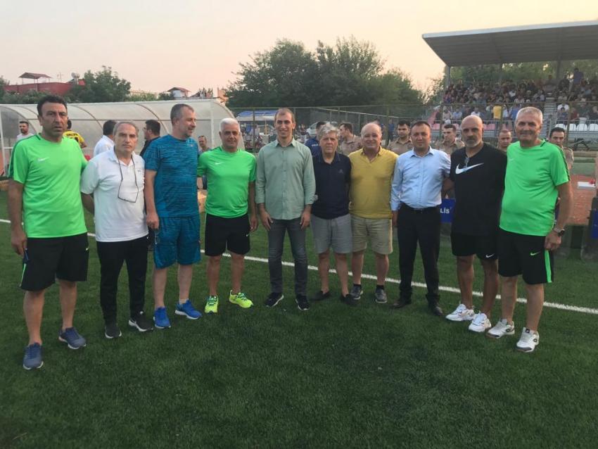 Dostlar Masterlar Derneği’nden futbol resitali