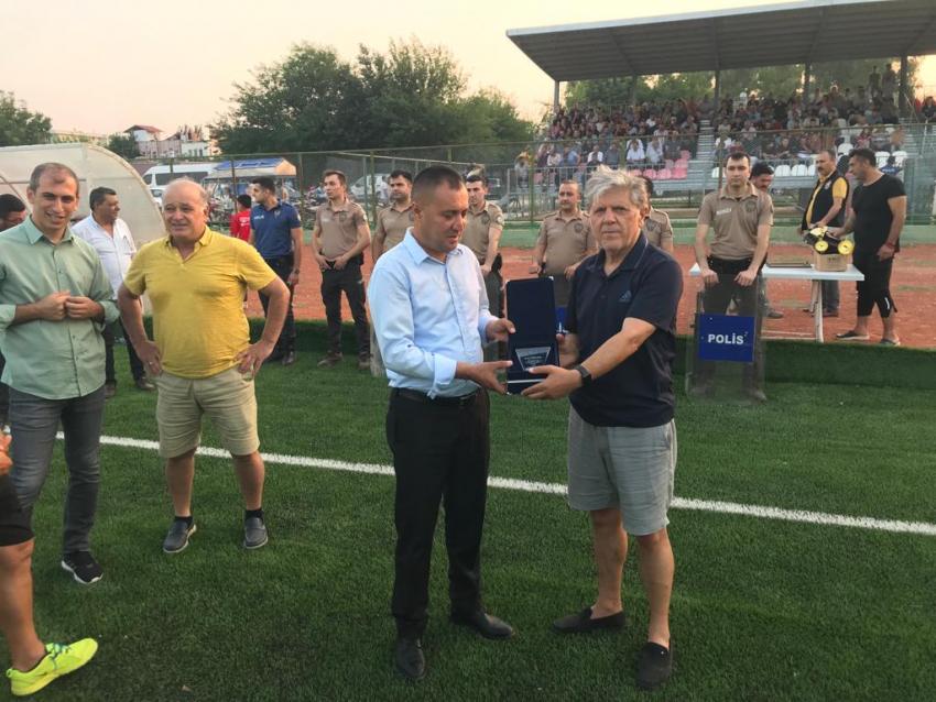 Dostlar Masterlar Derneği’nden futbol resitali