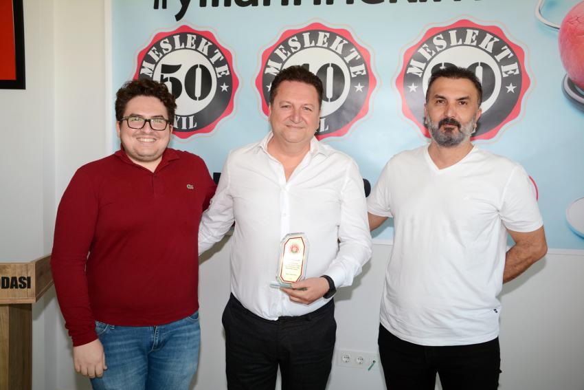 Yılların hekimlerine plaket
