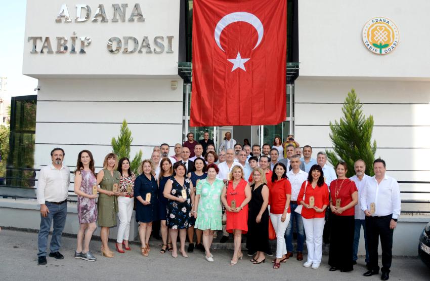 Yılların hekimlerine plaket