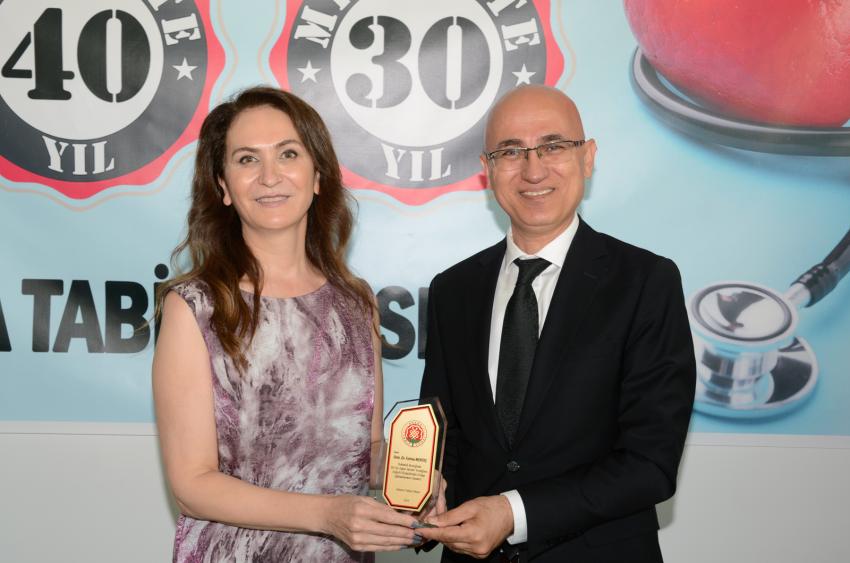 Yılların hekimlerine plaket