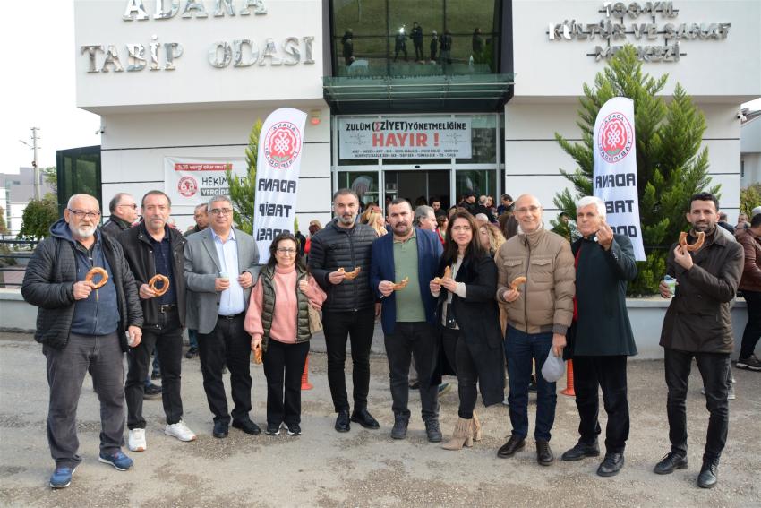 Hekimlerden simitli eylem