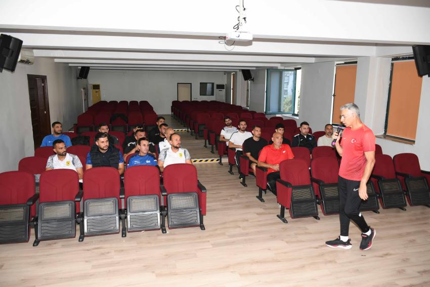TFF Kalecilik Günleri seminerlerinin ilki Adana'da yapıldı