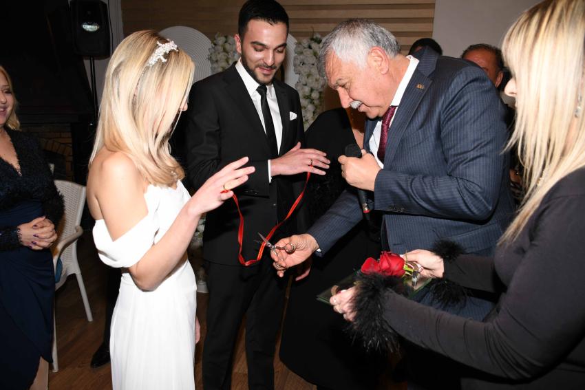 Taylan Özgür Ayna evliliğe ilk adımı attı