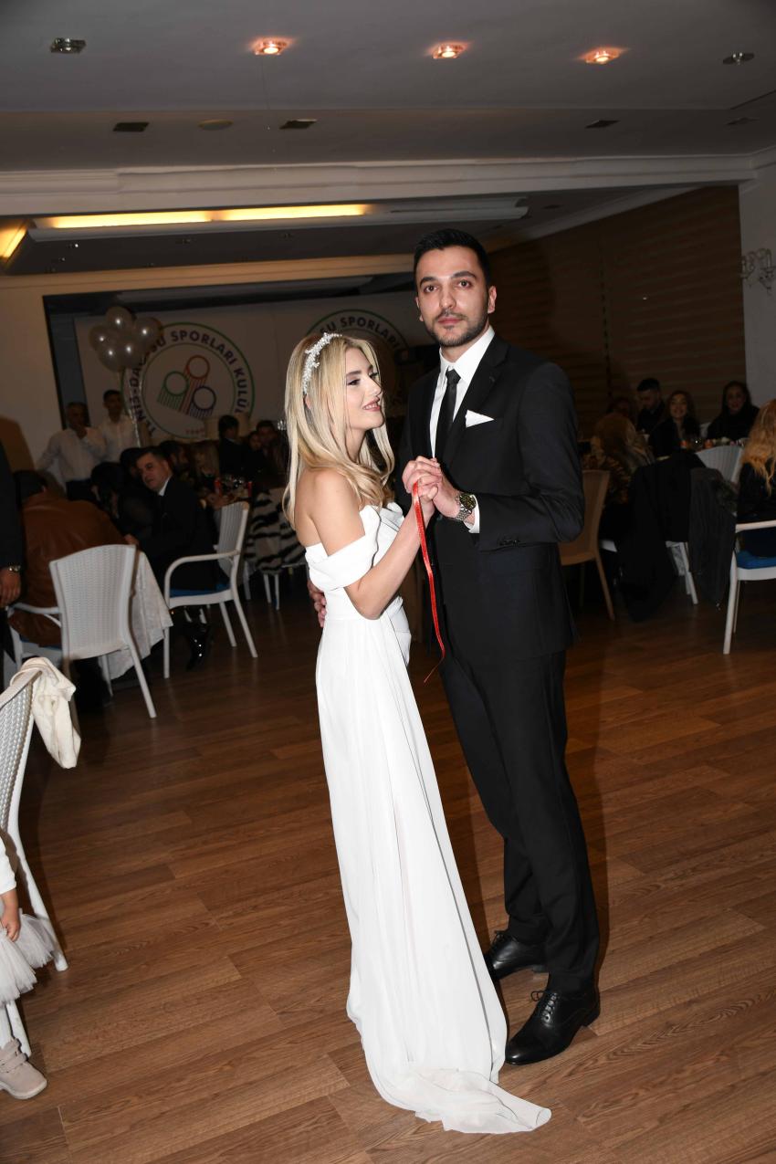 Taylan Özgür Ayna evliliğe ilk adımı attı