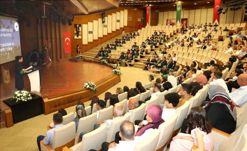 54 eczacı mezun oldu