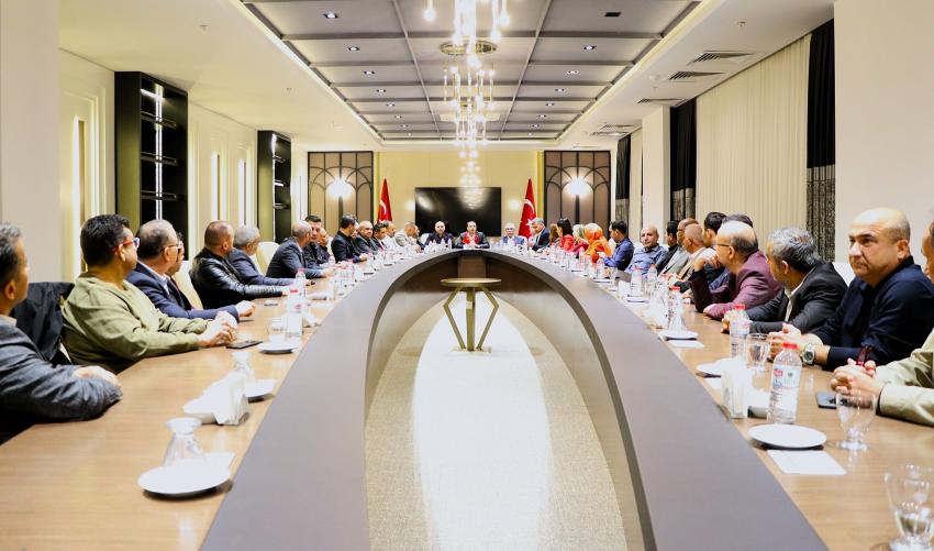 'Sorunların farkındayız, çözüm için sahadayız'