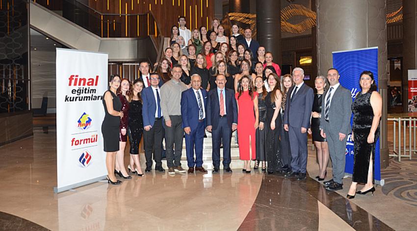 Final’in öğretmenleri baloda doyasıya eğlendi