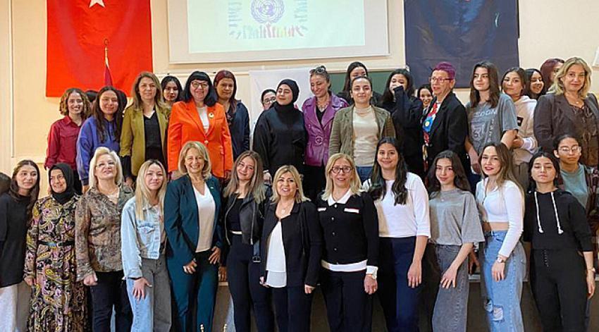 Kadınlar haklarını ve geleceğini konuşuyor