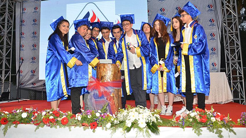 Adana Final Okulları’nda mezuniyet coşkusu