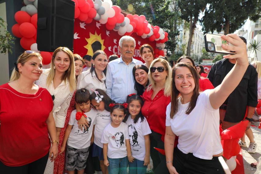 Miniklerin, Cumhuriyet coşkusu