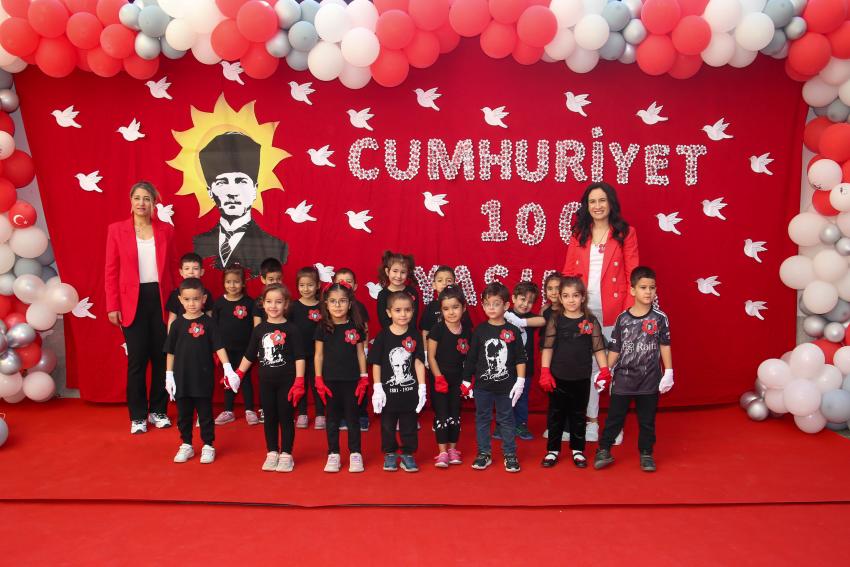 Miniklerin, Cumhuriyet coşkusu