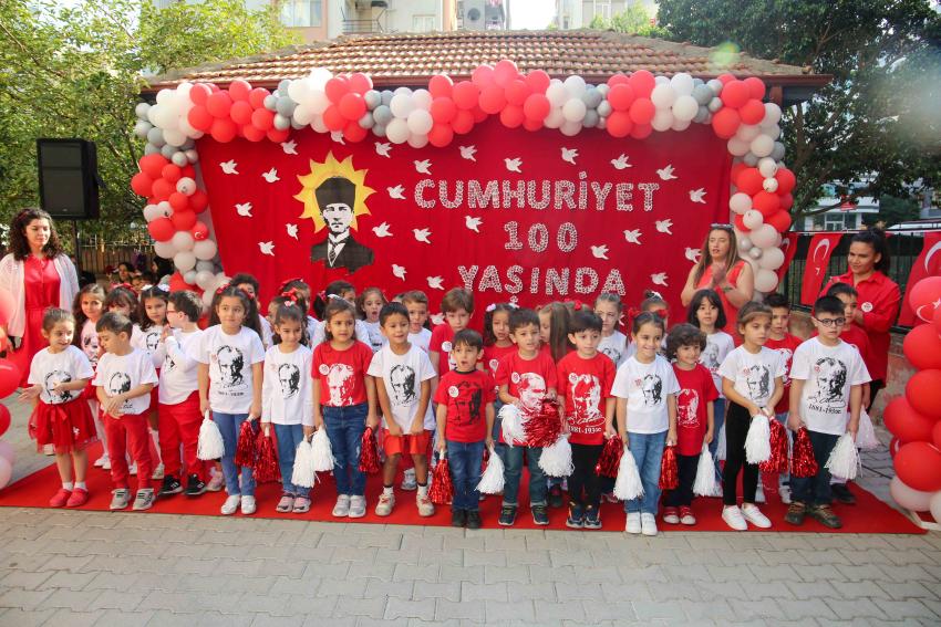 Miniklerin, Cumhuriyet coşkusu