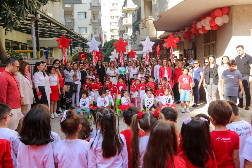 Miniklerin, Cumhuriyet coşkusu