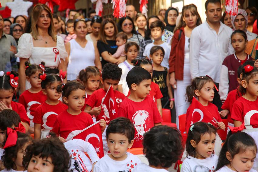 Miniklerin, Cumhuriyet coşkusu